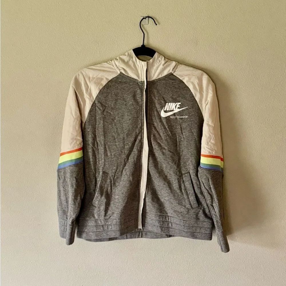 NWT!! Nike Junior’s Lightweight Retro-Style Jacket. XL.